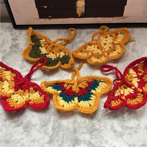 2 Colorful Crochet Butterfly Random colors - Picture 3 of 11